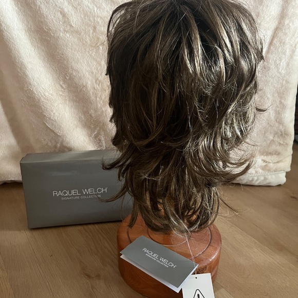 Raquel Welch Hairuwear Golden Walnut Wig - Picture 3 of 10